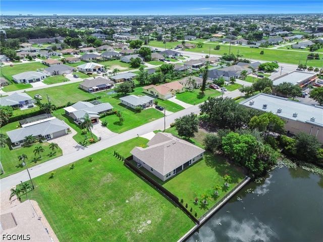 125 SE 11th TER, Cape Coral, FL 33990