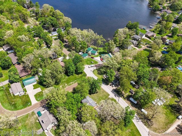 293 Hickory Place Drive, Columbiaville, MI 48421