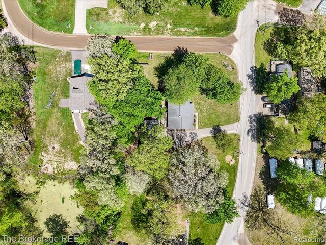 293 Hickory Place Drive, Columbiaville, MI 48421