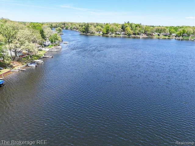 293 Hickory Place Drive, Columbiaville, MI 48421