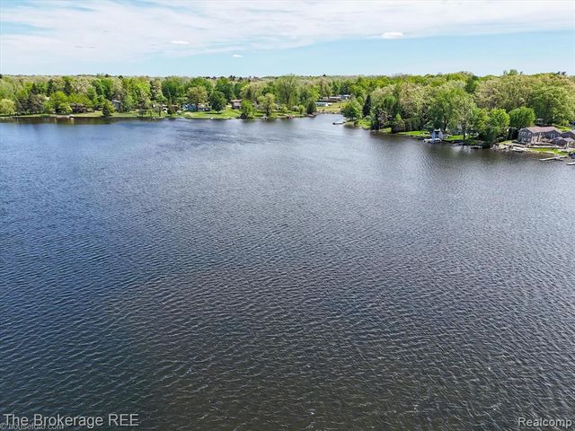 293 Hickory Place Drive, Columbiaville, MI 48421
