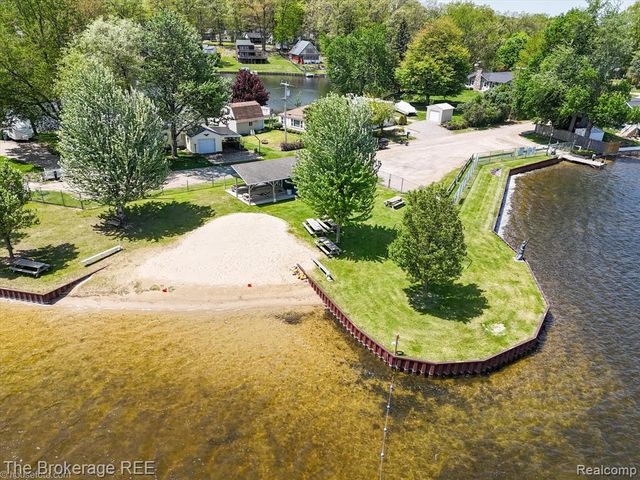293 Hickory Place Drive, Columbiaville, MI 48421