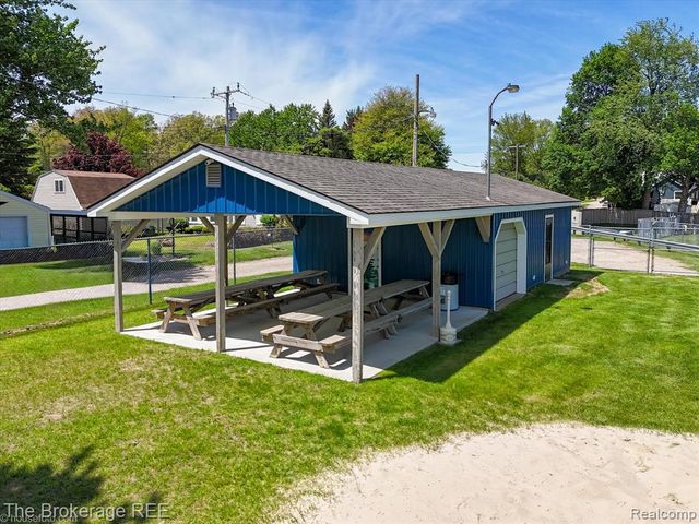 293 Hickory Place Drive, Columbiaville, MI 48421