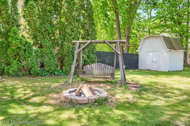 293 Hickory Place Drive, Columbiaville, MI 48421