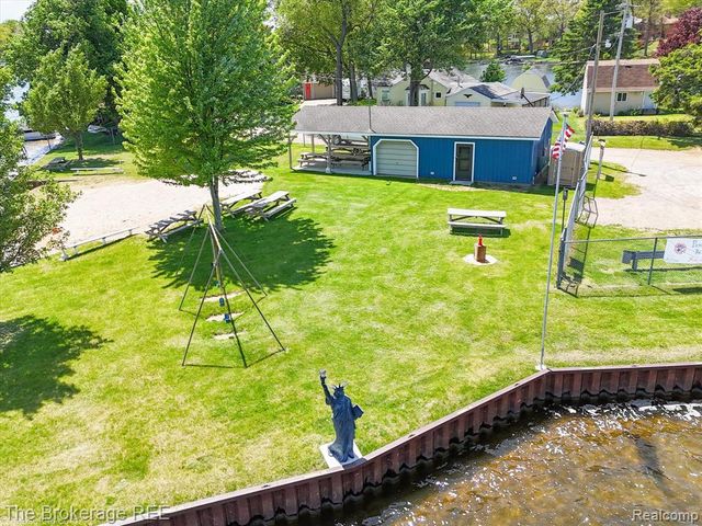293 Hickory Place Drive, Columbiaville, MI 48421