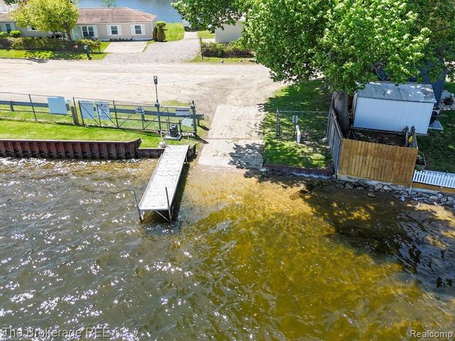 293 Hickory Place Drive, Columbiaville, MI 48421