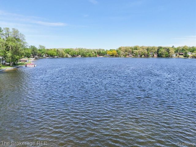 293 Hickory Place Drive, Columbiaville, MI 48421