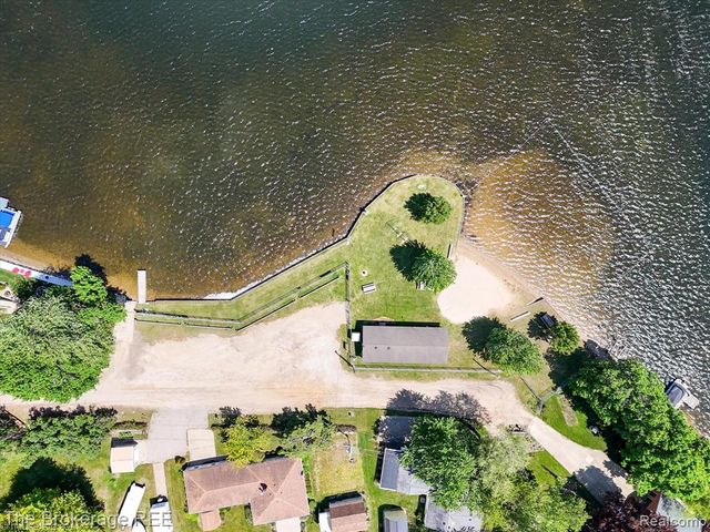 293 Hickory Place Drive, Columbiaville, MI 48421