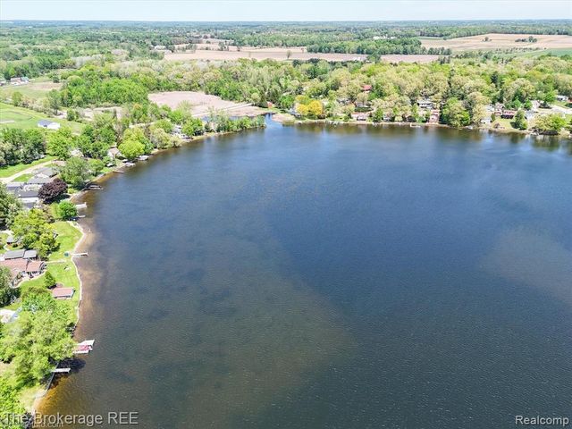 293 Hickory Place Drive, Columbiaville, MI 48421
