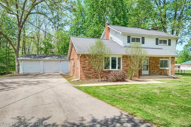 293 Hickory Place Drive, Columbiaville, MI 48421