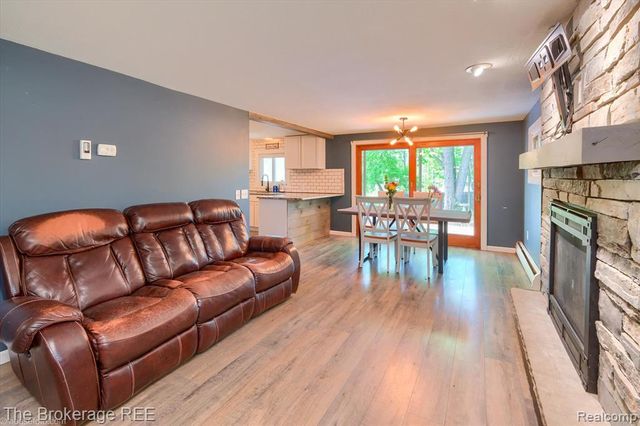 293 Hickory Place Drive, Columbiaville, MI 48421