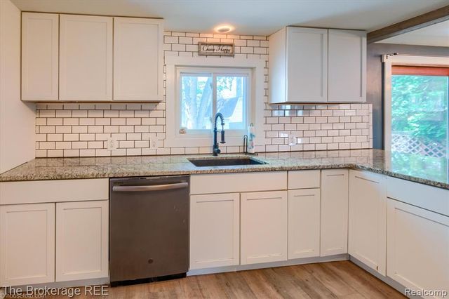 293 Hickory Place Drive, Columbiaville, MI 48421
