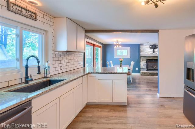 293 Hickory Place Drive, Columbiaville, MI 48421