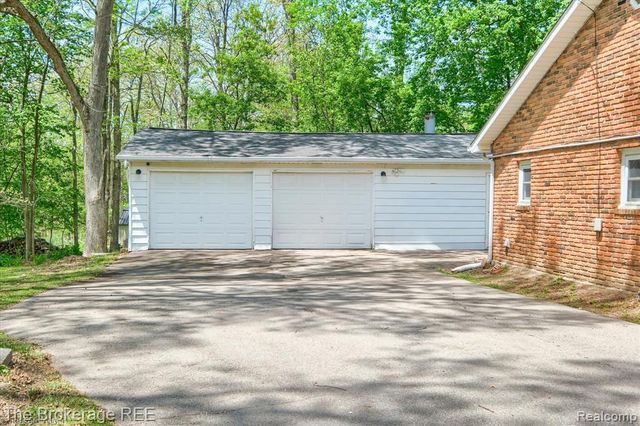 293 Hickory Place Drive, Columbiaville, MI 48421