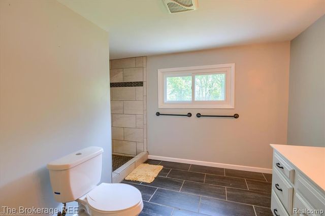 293 Hickory Place Drive, Columbiaville, MI 48421