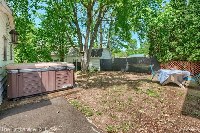 293 Hickory Place Drive, Columbiaville, MI 48421