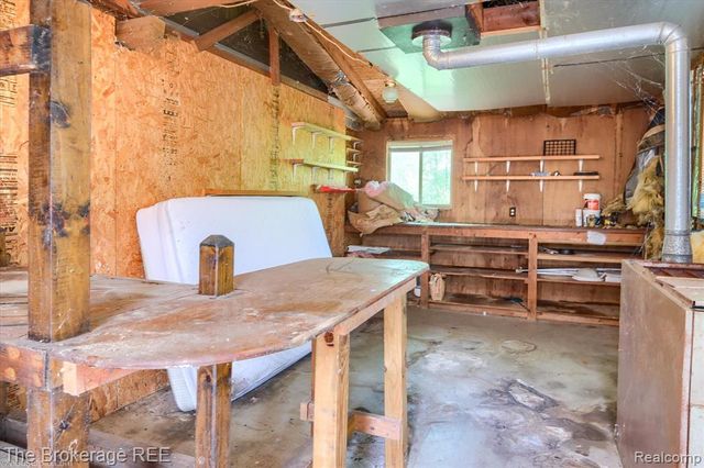 293 Hickory Place Drive, Columbiaville, MI 48421