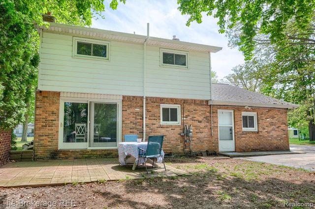 293 Hickory Place Drive, Columbiaville, MI 48421