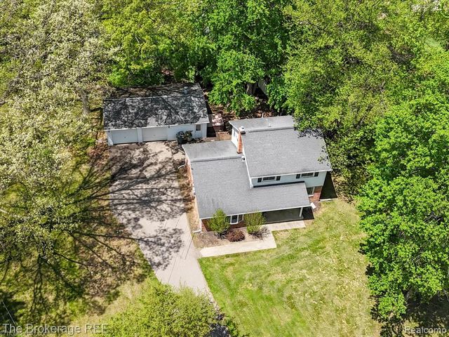 293 Hickory Place Drive, Columbiaville, MI 48421