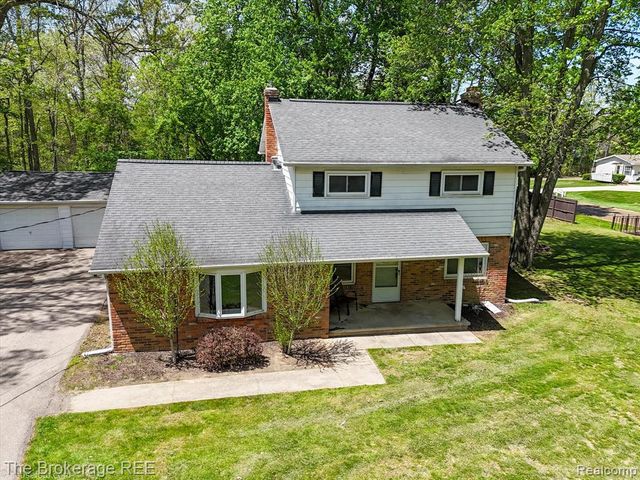 293 Hickory Place Drive, Columbiaville, MI 48421