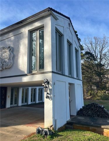 910 Hilltop Drive, Russellville, AR 72802