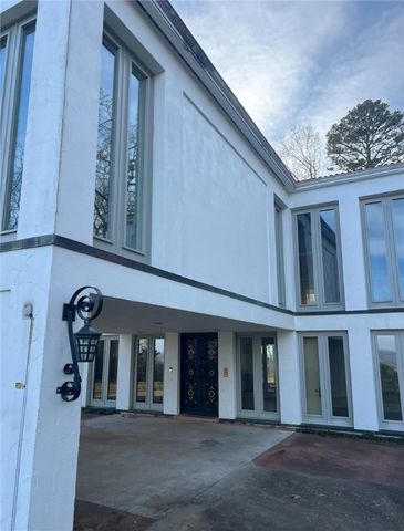 910 Hilltop Drive, Russellville, AR 72802