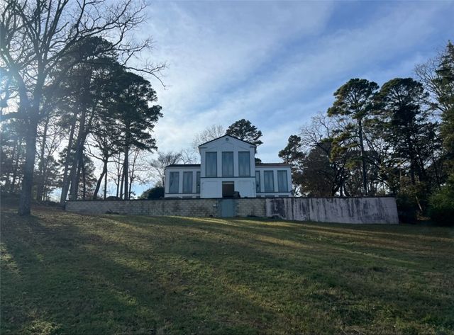 910 Hilltop Drive, Russellville, AR 72802