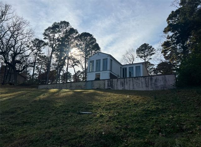 910 Hilltop Drive, Russellville, AR 72802