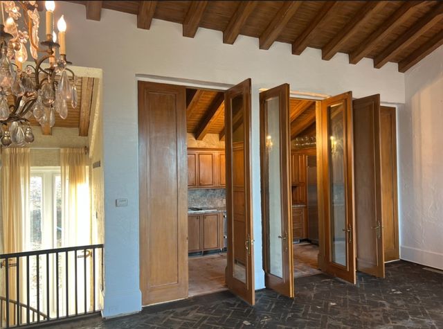 910 Hilltop Drive, Russellville, AR 72802