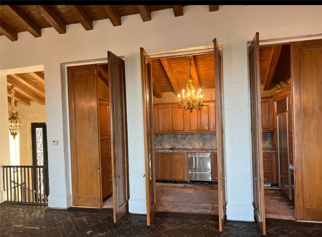 910 Hilltop Drive, Russellville, AR 72802