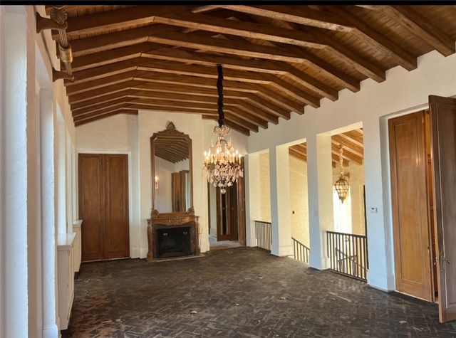 910 Hilltop Drive, Russellville, AR 72802