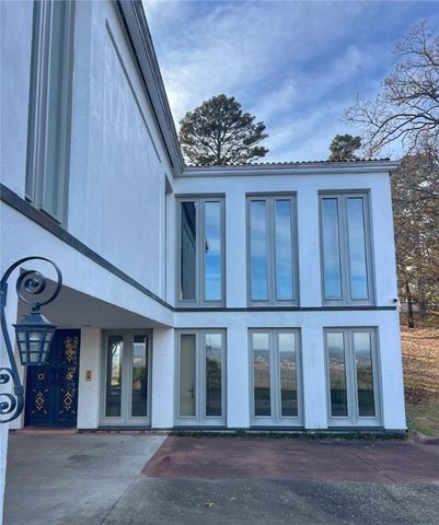 910 Hilltop Drive, Russellville, AR 72802