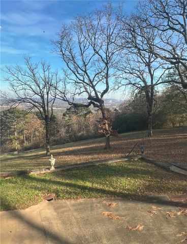 910 Hilltop Drive, Russellville, AR 72802