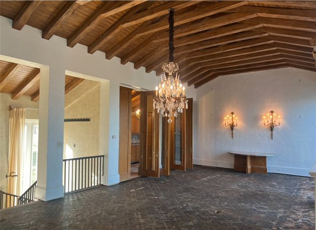 910 Hilltop Drive, Russellville, AR 72802