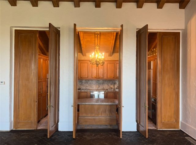 910 Hilltop Drive, Russellville, AR 72802