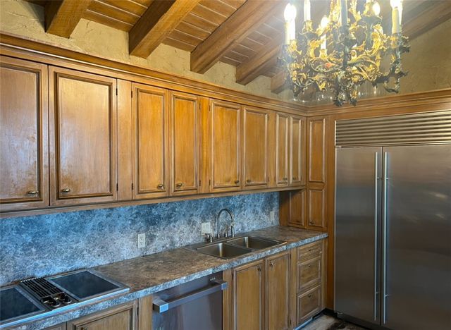 910 Hilltop Drive, Russellville, AR 72802