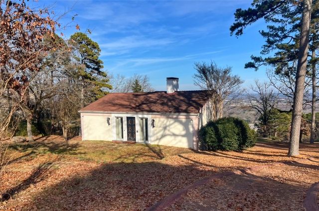 910 Hilltop Drive, Russellville, AR 72802