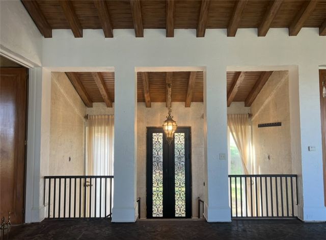 910 Hilltop Drive, Russellville, AR 72802