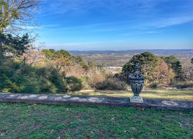 910 Hilltop Drive, Russellville, AR 72802