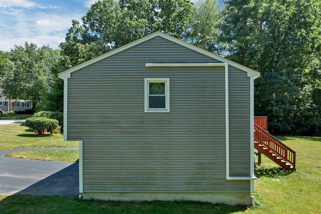 9 Bunker Hill Drive, Londonderry, NH 03053