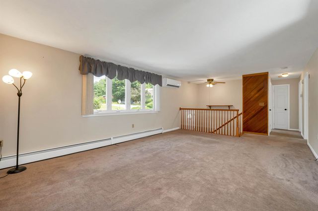 9 Bunker Hill Drive, Londonderry, NH 03053