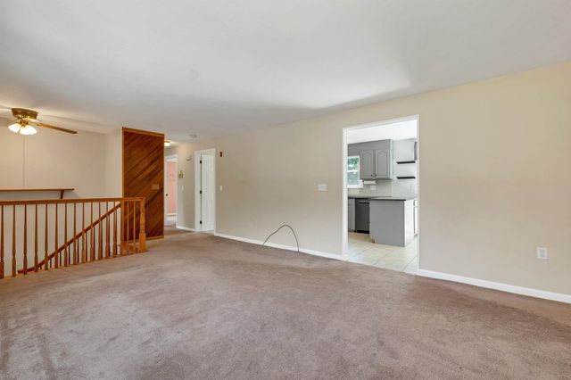 9 Bunker Hill Drive, Londonderry, NH 03053