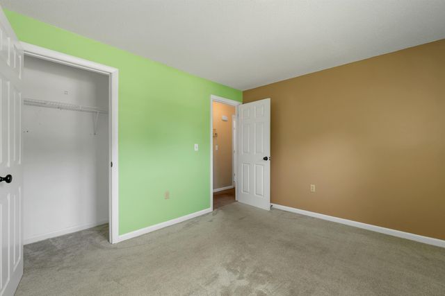 9 Bunker Hill Drive, Londonderry, NH 03053
