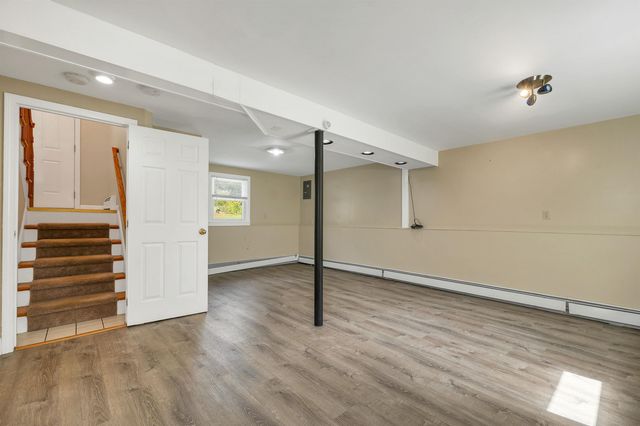 9 Bunker Hill Drive, Londonderry, NH 03053