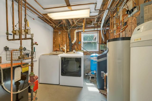 9 Bunker Hill Drive, Londonderry, NH 03053