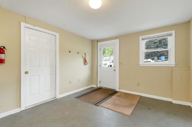 9 Bunker Hill Drive, Londonderry, NH 03053