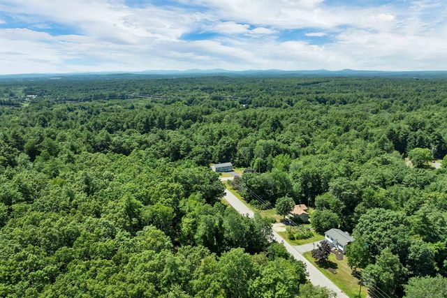 9 Bunker Hill Drive, Londonderry, NH 03053