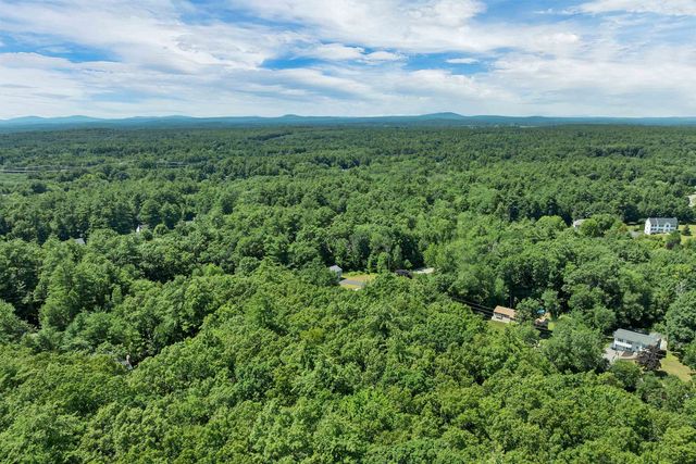 9 Bunker Hill Drive, Londonderry, NH 03053