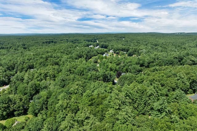 9 Bunker Hill Drive, Londonderry, NH 03053