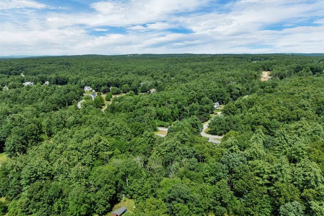 9 Bunker Hill Drive, Londonderry, NH 03053